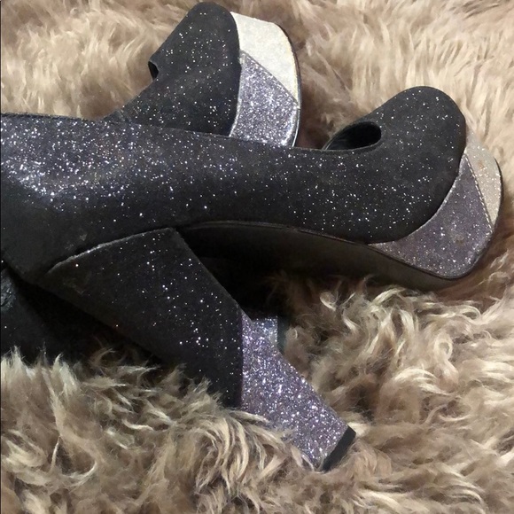 Black Sparkle Heels with Grey details - Picture 3 of 3